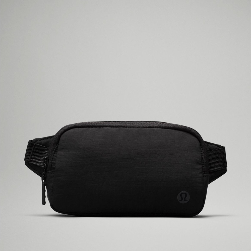 black lululemon mini belt bag